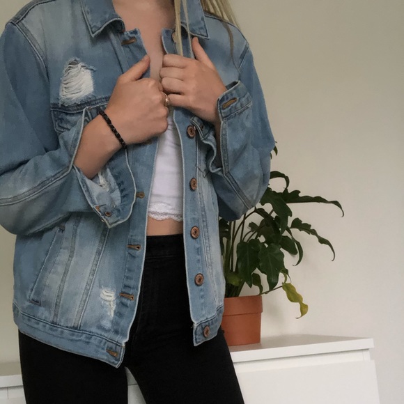 Denim jacket slightly distressed perfect condition - Picture 2 of 8